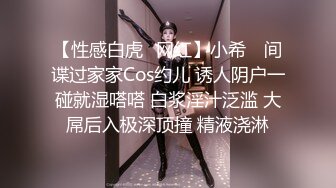 潜入写字楼女厕偷拍❤️一身黑装长发美女被拍两次前后都被看光光