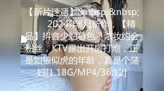 《极品CP?魔手?外购》美女如云餐饮店大神躲藏女厕逼脸同框偸拍数位小姐姐方便，被一个美女发现翻车了还好没有推门吓尿了