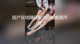 甜美少女，外表呆萌卡哇伊，被炮友摸穴，表情很享受，多毛嫩穴，翘起屁股后入，操的嗯嗯呻吟