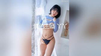 精致女孩展示完美身材