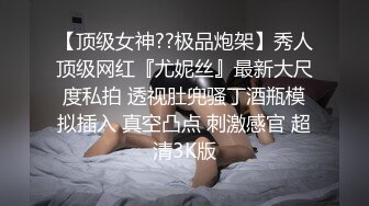 清纯小美女拥有不错的大乳房，浴室自慰潮喷淫水，引来一波狼友围观，刺激阴蒂淫水流不停！