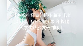 拳交女孩全程露臉顏值不錯玩的好嗨，性感無毛逼大號假雞巴，口交爆菊拳交蹂躏騷穴，高潮不斷尿尿給狼友看