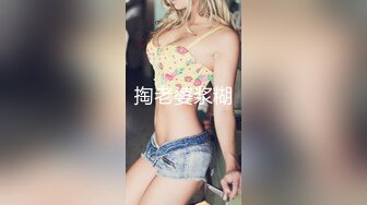 【清纯18萝莉】双马尾带着情趣项圈，单腿白丝玻璃黄瓜插穴