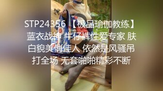 《极品CP魔手外购》火爆商场女厕固定4K镜头拍脸移动镜头拍私处，各路年轻美女美少妇方便，有美女也有极品B[ (1)