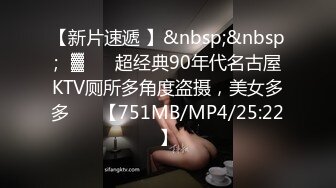 美腿美眉穿着黑丝来约会，男友肯定受不了啊，狂舔丝袜