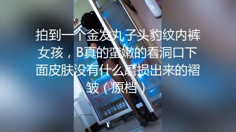 风骚小少妇、起床就逼痒痒，搁床上自慰、丝袜塞逼里，拉出来沾满白丝浆液！