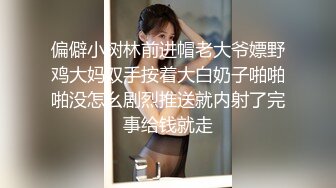 哇塞  扒开女人阴道近距离用手电照明观看阴道内壁