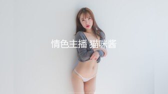 街头抄底出来旅游的红裙子少妇