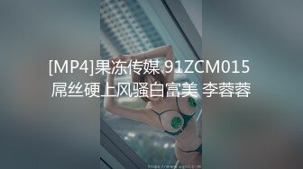 富婆走路到酒店阴部按摩，被技师偷拍，‘这样按很舒服，可以排除毒素’，小骚穴的阴唇肉还挺粉，按到后面舒服叫了出来！