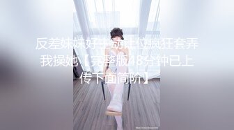 小母狗女友撅起屁股展示流出的白浆