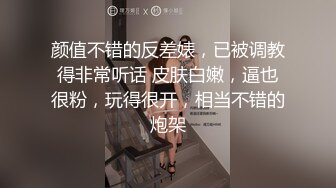 小哥寻花短发甜美纹身妹子酒店啪啪，沙发调情一番口交上位扭动小腰猛操呻吟