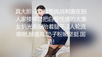 骚逼女顾客要求小哥做特殊服务，揉奶又摸逼的精油服务把少妇搞的淫水直流，内裤都湿透了大鸡巴各种抽插爆草