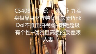 女僕裝大奶小騷逼露臉認真口交，時不時抬頭對主人笑，最後坐上去自己動好騷