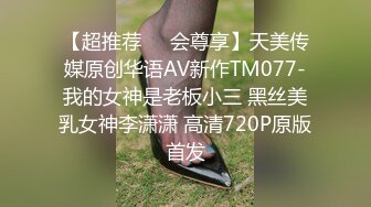 幽暗的宾馆房间里一对情侣正在疯狂偷情