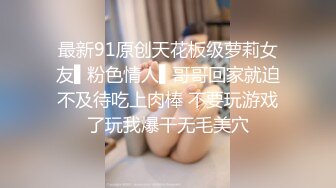 两个极品年轻小妹的4P生活，小嘴塞不下的大鸡巴深喉口交，情趣黑丝内衣诱惑，无毛白虎逼各种抽插