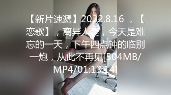 绿帽男回到家，发现自己的44岁熟女老婆和情人在家偷情操逼，太刺激了