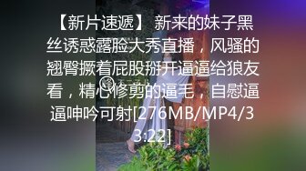 《贵在真实极品偸拍》咸湿房东在卫生间暗装高清针孔记录合租姐妹日常洗澡，一个公司职员一个夜场上班，身材都很顶