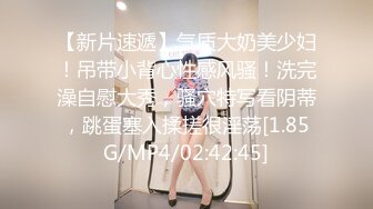 科技园女厕隔天再遇肤白貌美大长腿前台鲜红的细长肉缝看射了