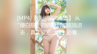 长发漂亮美女 肥臀嫩逼 两片黝黑 穴毛性感