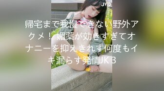 肤白美女撅着屁股等待一个有缘的肉棒进入她的体内