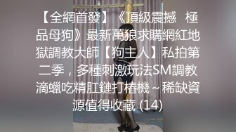 萝莉学妹露脸让小哥哥调教，初次品尝大鸡巴的味道，先闻后看再舔一舔，好骚啊让小哥吃奶子掰开粉嫩骚穴特写