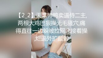 身高超过175CM的大长腿女神，穿着蓝色的紧身牛仔裤，尽显美腿