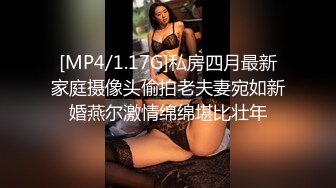 [MP4/ 1.01G] 顶级粉嫩肥鲍美女小看似乖巧其实很骚，伸出舌头自摸贫乳，两根振动棒双管齐下