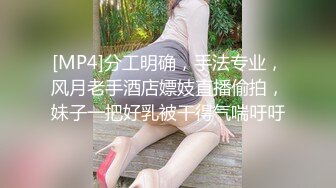 漂亮贫乳美眉 别乱动 我要摸 配不配合 要出来了 你已经出来了还是要出来了 无套输出 拔枪妹子撸射一肚皮