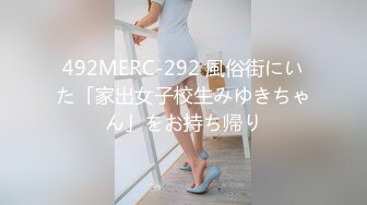 老外真会玩 极品短发美女穿着箱子街头让人摸奶摸逼 奶子又大又挺 还是无毛馒头B