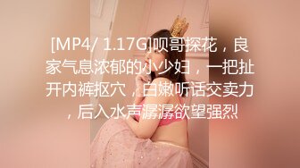 Ria 久留美在她轻薄的角色扮演中被带到她的膝盖上。