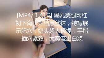 年轻的小老板娘又在店里发骚，吧台内漏出骚逼诱惑狼友，跟小哥激情啪啪深喉口交舔逼玩弄，无套抽插口爆吞精