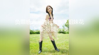 酒吧女厕短裙白丝尖高跟闷骚靓妹,抽烟的表情和窄小嫩洞太欠操了