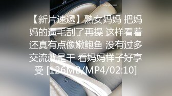 [MP4/ 215M] 舔逼 看看人家男友这逼舔功夫 嘴舌头手指并用 把女友骚的不行 得好好学学