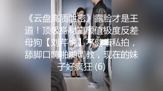 大奶黑丝露脸女仆学妹出来直播赚学费，在狼友的调教下脱光浴室玩弄骚逼，道具抽插特写展示高潮喷水精彩刺激