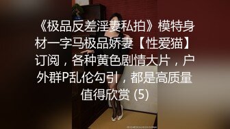 2020最新光头职男下班后开房等候漂亮大学生女友到来急不可待进屋就给抱床上激情美女身材真好啊呻吟声也好听