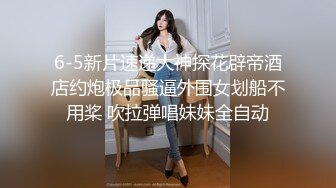 【公司厕所偷情】美女下属脱了文胸让领导玩奶，一边给领导吹箫一边打飞机